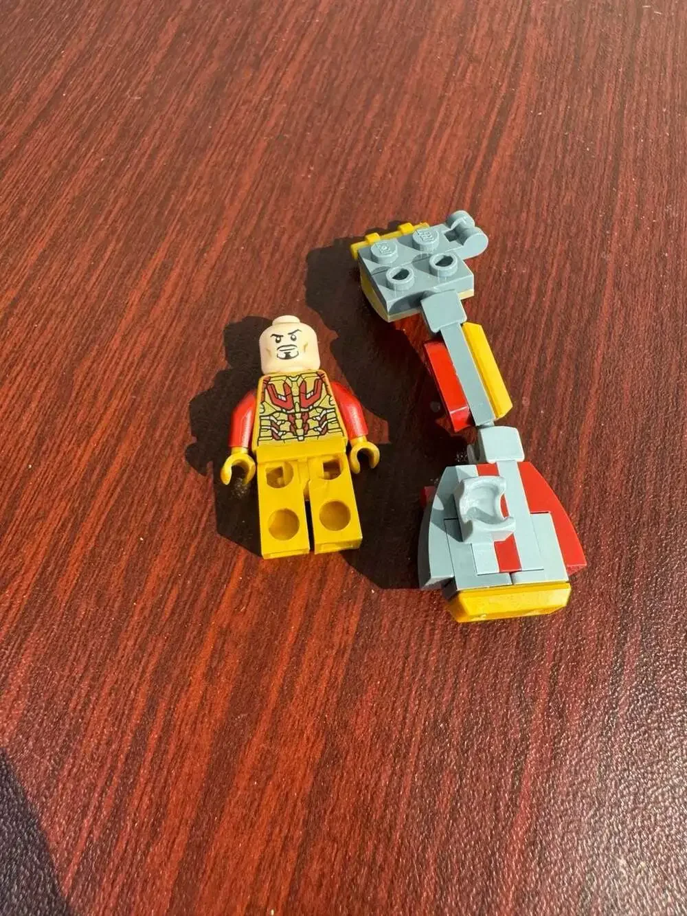 LEGO Marvel Iron Man Minifigure (Mark 43) with Accessory Build